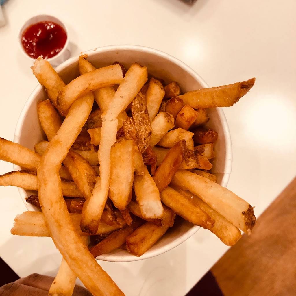 New York Fries - Erin Mills Town Centre | restaurant | 5100 Erin Mills Pkwy, Mississauga, ON L5M 4Z5, Canada | 9055696560 OR +1 905-569-6560