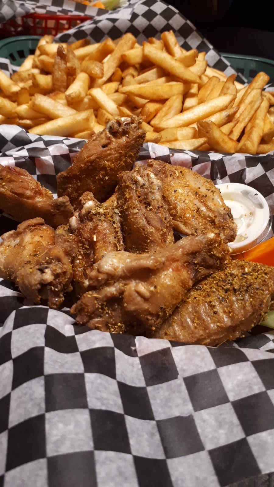 Swazzees | restaurant | 792 Old Hwy 24, Waterford, ON N0E 1Y0, Canada | 5194434004 OR +1 519-443-4004