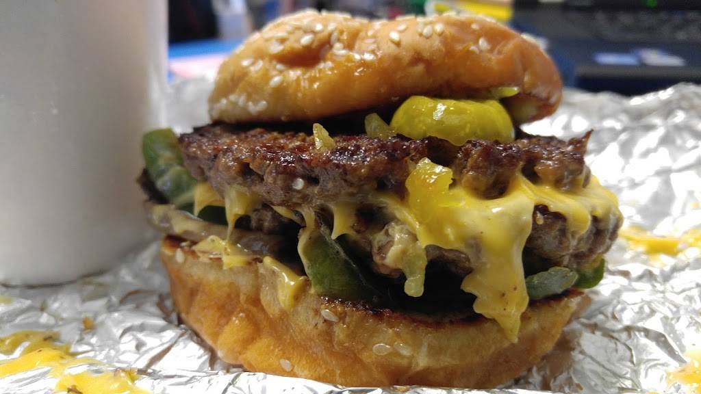 Five Guys | meal takeaway | 3561 28th St SE, Grand Rapids, MI 49512, USA | 6164643483 OR +1 616-464-3483