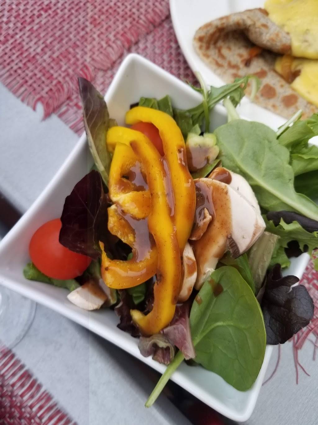 LEscale Bistro et Crêperie | restaurant | 2 Rue du Petit Champlain, Québec, QC G1R 4S7, Canada | 5817416979 OR +1 581-741-6979