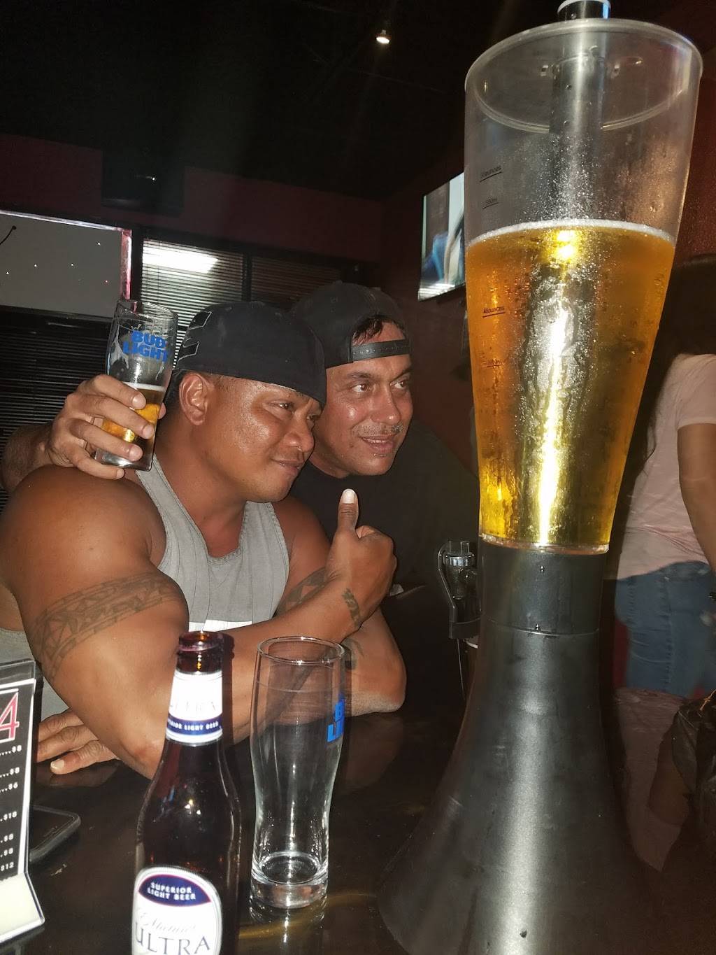 The Four4 Bar & Grill | restaurant | 45-1117 Kamehameha Hwy, Kaneohe, HI 96744, USA | 8088921289 OR +1 808-892-1289