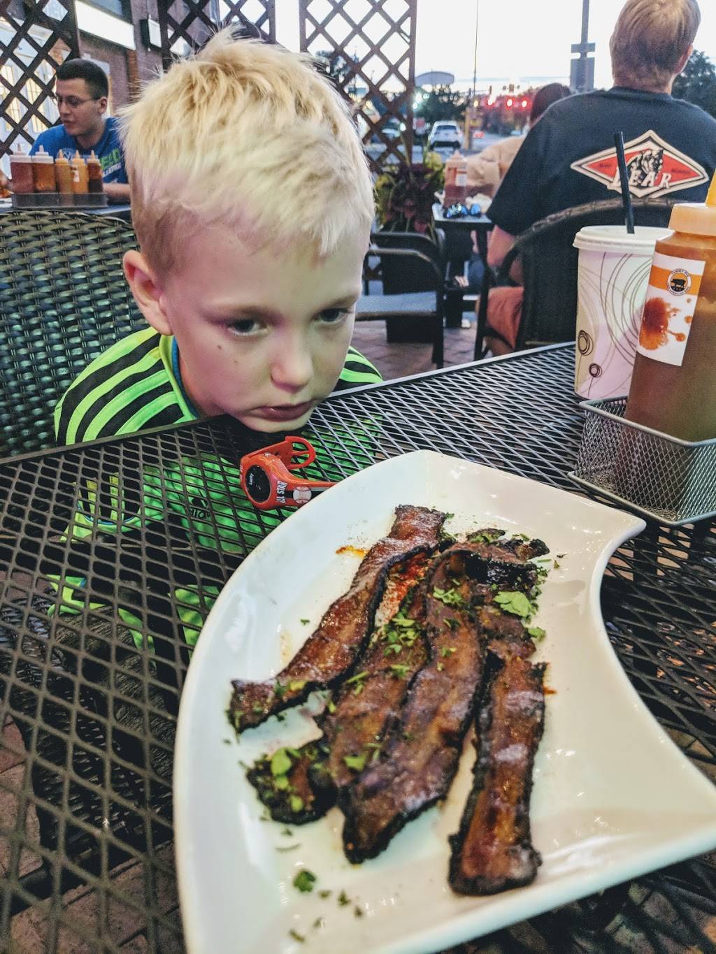 Yummy Pig BBQ | restaurant | 17 Catoctin Cir SE, Leesburg, VA 20175, USA | 7037711986 OR +1 703-771-1986