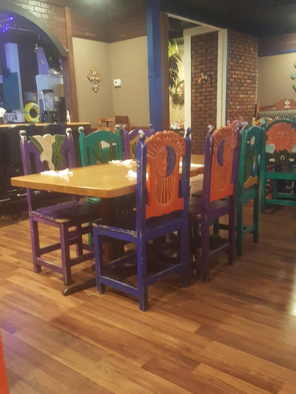 Tres Pesos Bar & Grill | restaurant | 2110, 100 W Woodlawn Rd, Charlotte, NC 28217, USA | 7045250710 OR +1 704-525-0710