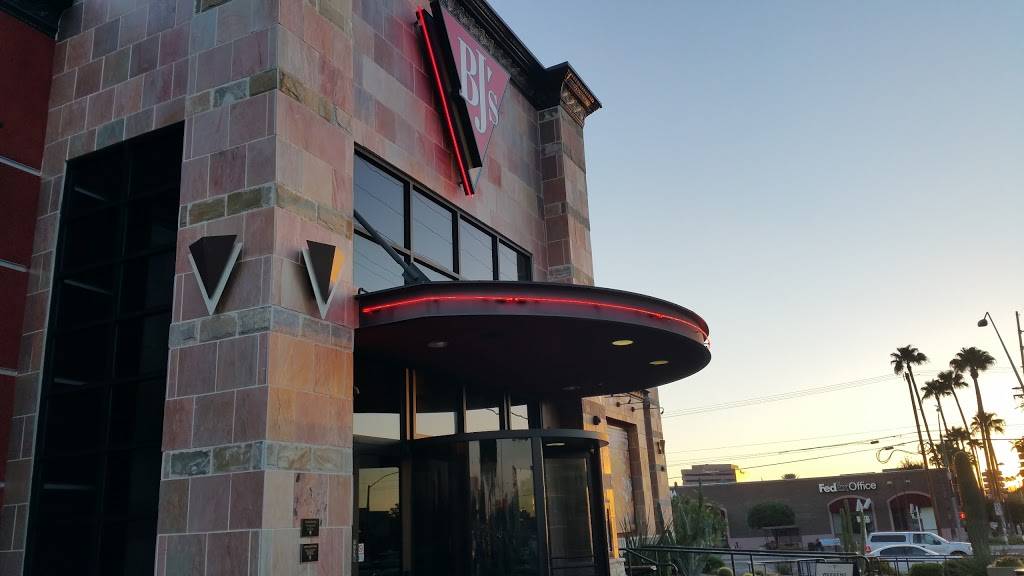 BJs Restaurant & Brewhouse | restaurant | 5510 E Broadway Blvd, Tucson, AZ 85711, USA | 5205120330 OR +1 520-512-0330
