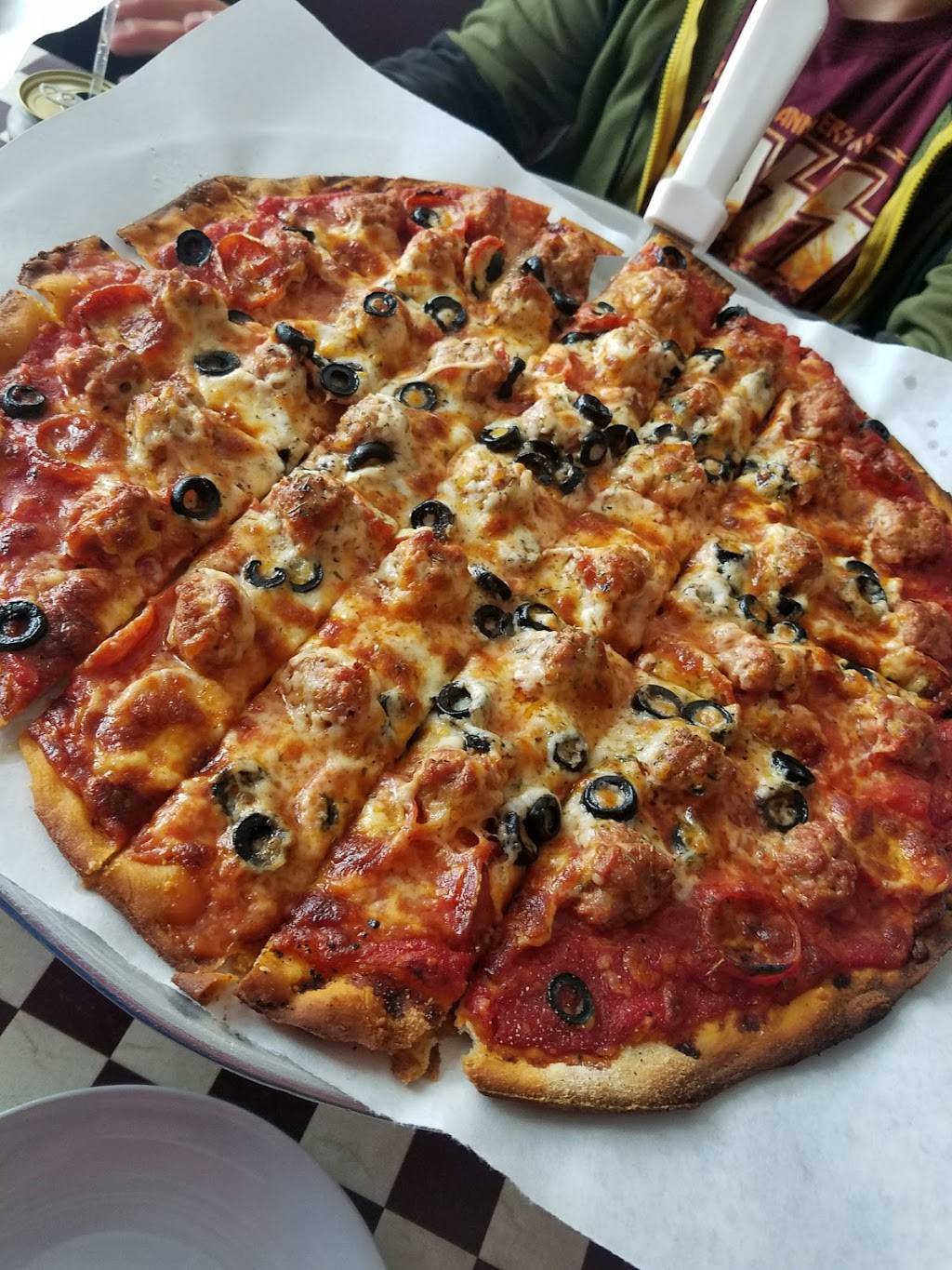 Villa Nova Pizza | restaurant | 874 N State St, Lockport, IL 60441, USA | 8158386682 OR +1 815-838-6682
