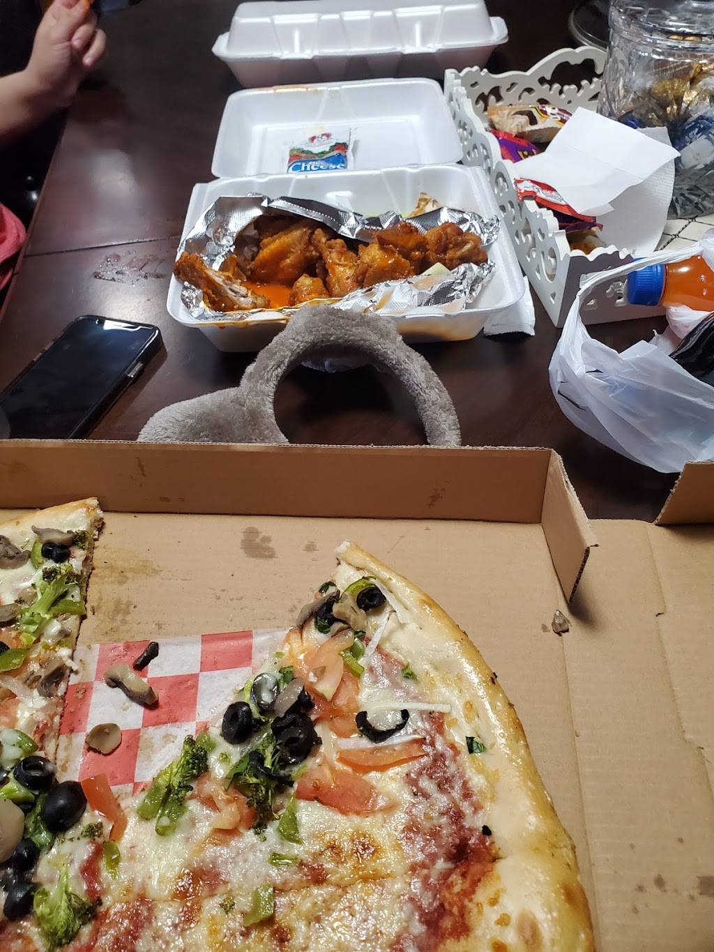 Azizos Pizza & Grill | restaurant | 2200 E Lehigh Ave, Philadelphia, PA 19125, USA | 2152282888 OR +1 215-228-2888