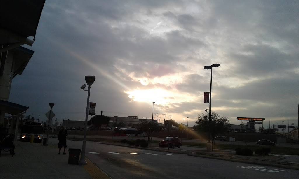 Starbucks | cafe | 5321 Broadway, San Antonio, TX 78209, USA | 2108291883 OR +1 210-829-1883