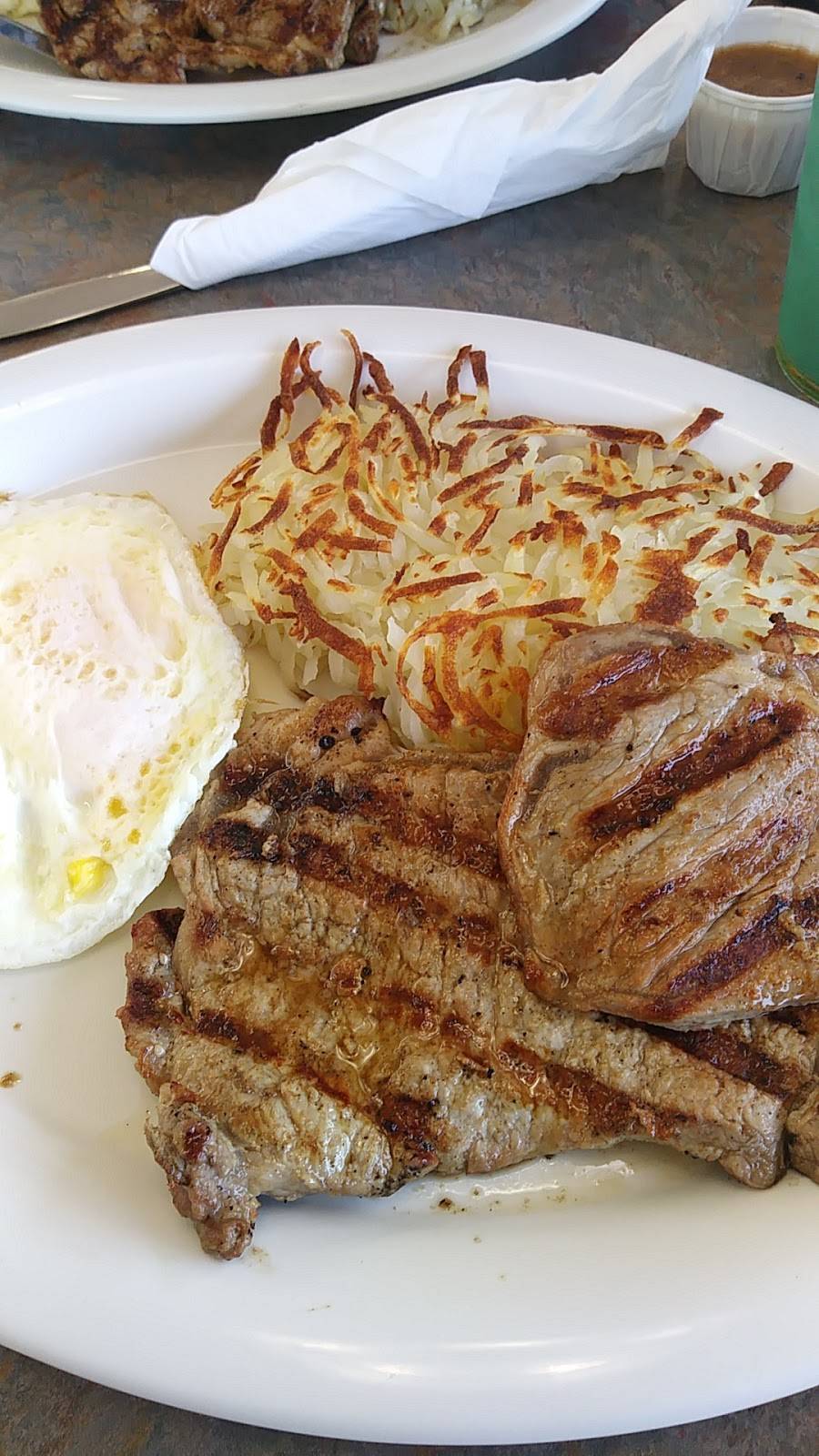 Toms Famous Burgers 6 | restaurant | 5624 Pacific Blvd, Huntington Park, CA 90255, USA | 3235818179 OR +1 323-581-8179