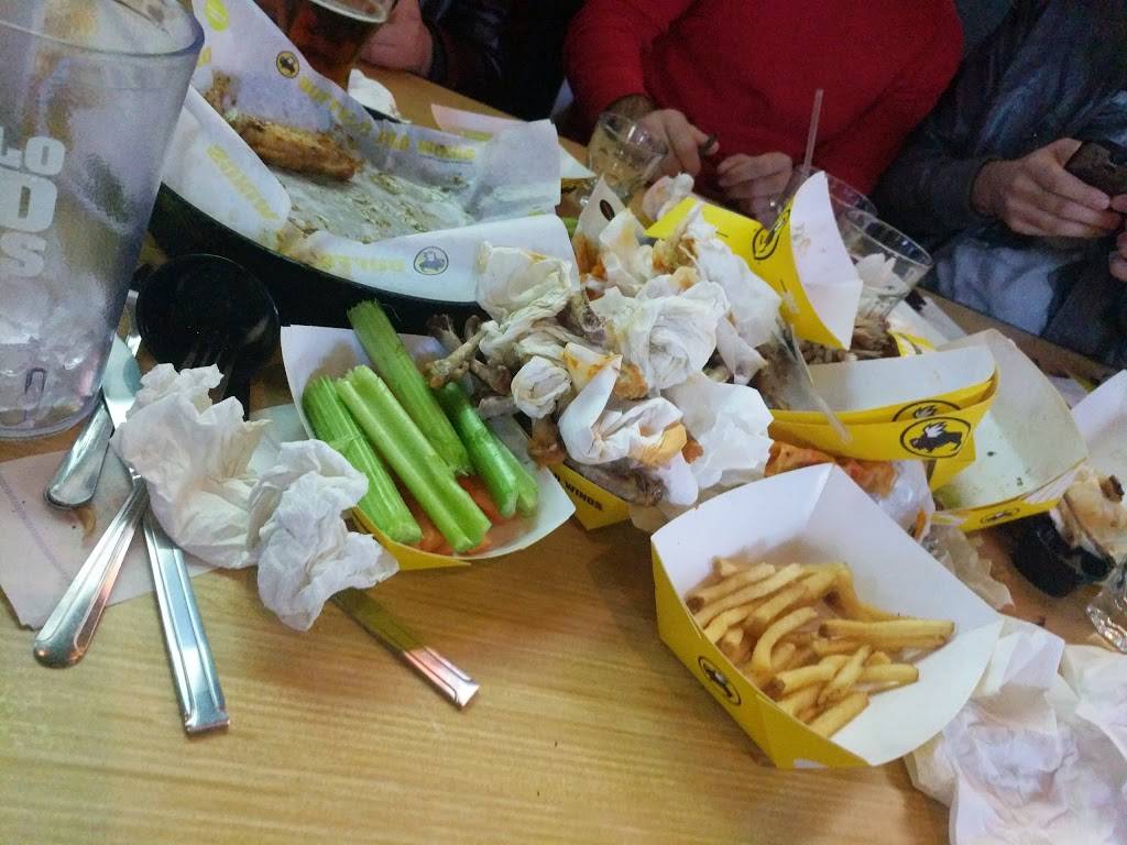 Buffalo Wild Wings | restaurant | 2555 W 75th St, Naperville, IL 60540, USA | 6303699464 OR +1 630-369-9464