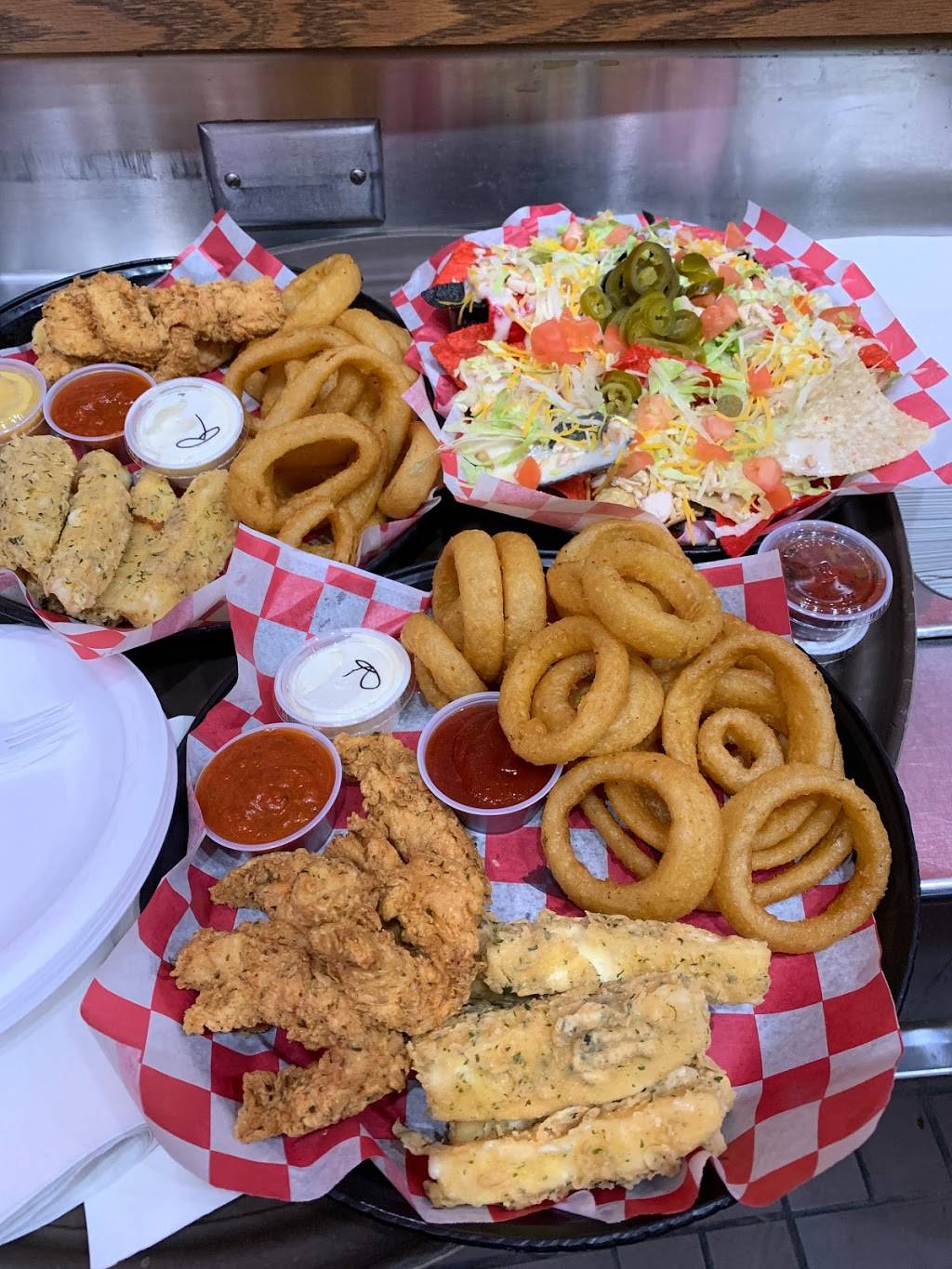 Blaze Pub & Grub | restaurant | 1920 E 53rd St, Anderson, IN 46013, USA | 7656429336 OR +1 765-642-9336