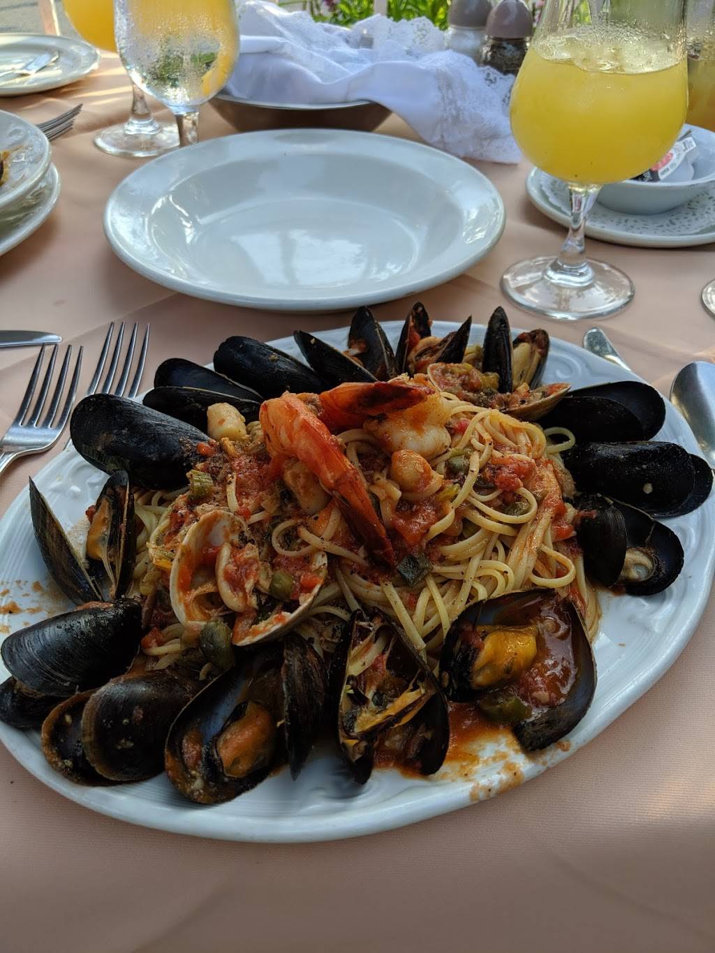 Restaurant Esmeralda Sur-Lac | restaurant | 1223 Chemin du Chantecler, Sainte-Adèle, QC J8B 2Y3, Canada | 4502295151 OR +1 450-229-5151