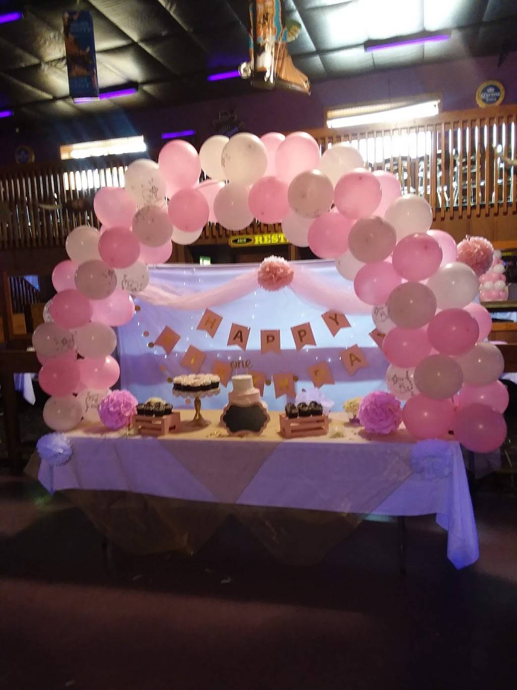 Long Branch Saloon | restaurant | 206 10th St, Worthington, MN 56187, USA | 5073766087 OR +1 507-376-6087