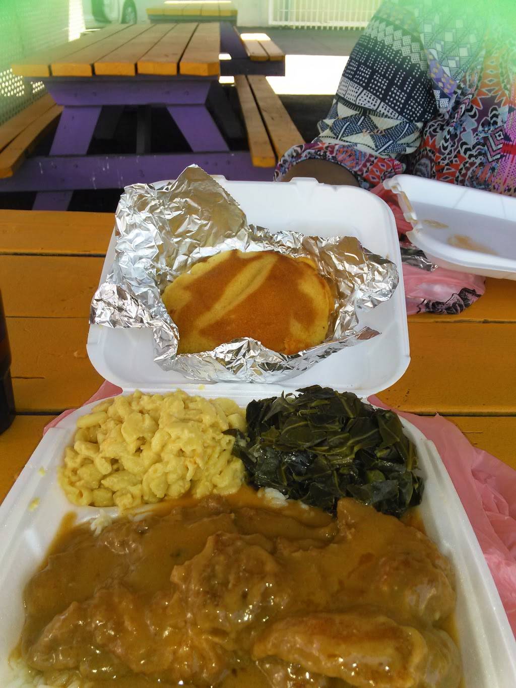 The Family | restaurant | 6300 S Figueroa St, Los Angeles, CA 90003, USA | 3238268943 OR +1 323-826-8943