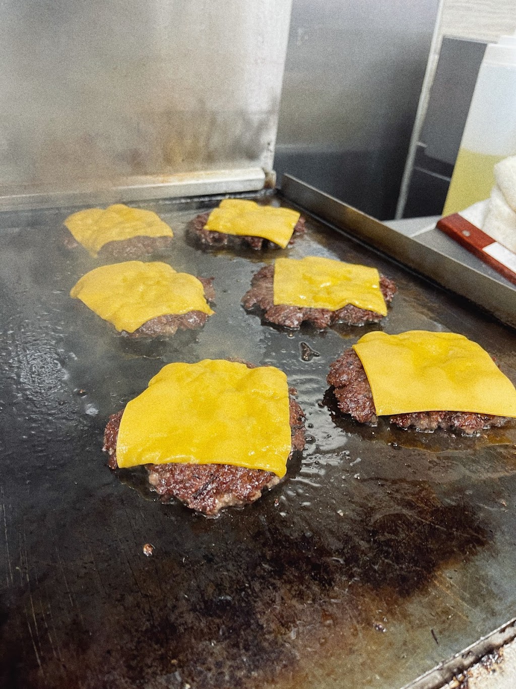 Pretty Good Burger | restaurant | 439 W Main St, Merced, CA 95340, USA | 2096265088 OR +1 209-626-5088