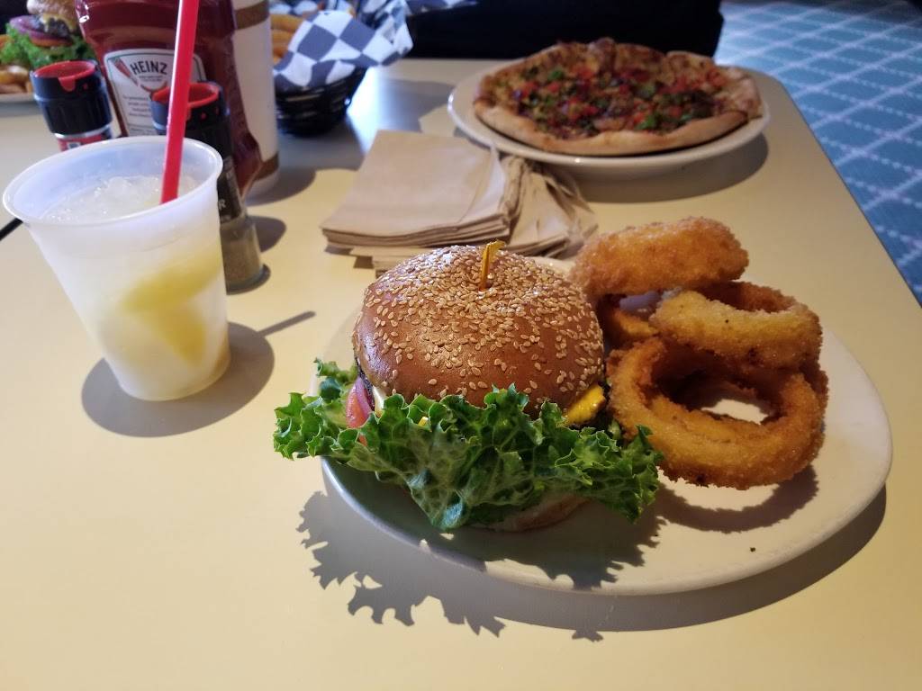 Loop Pizza Grill | restaurant | 211 3rd St, Neptune Beach, FL 32266, USA | 9042418476 OR +1 904-241-8476