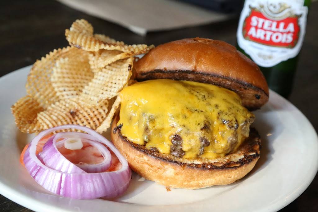 Old Bull Tavern | restaurant | 205 West St, Beaufort, SC 29902, USA | 8433792855 OR +1 843-379-2855