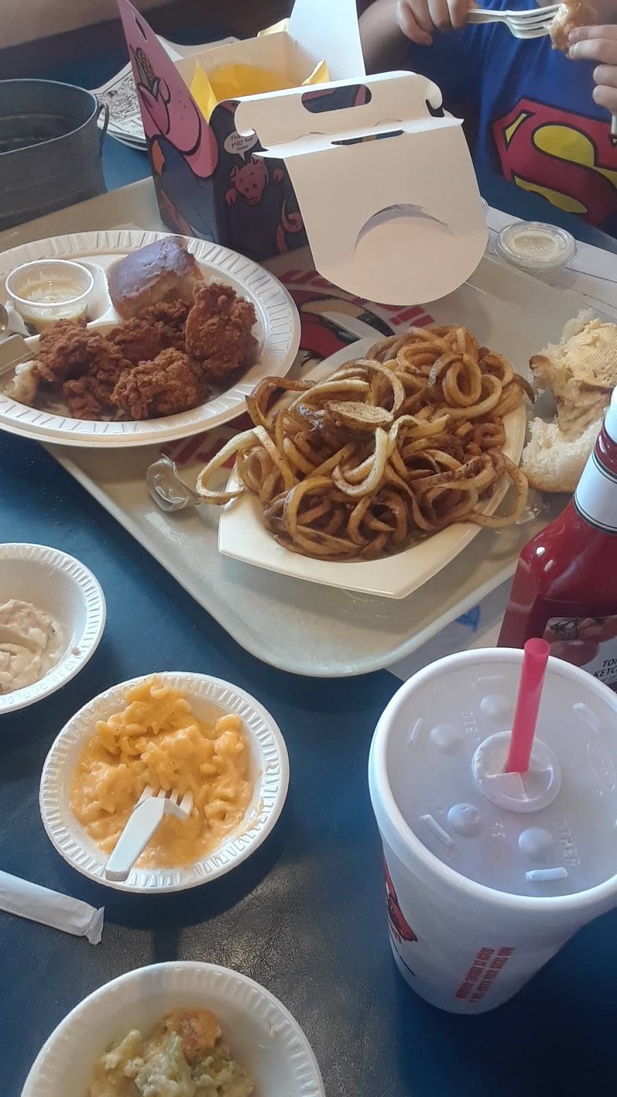 Charlies Fried Chicken | restaurant | 2400 N Main St, Miami, OK 74354, USA | 9185428210 OR +1 918-542-8210