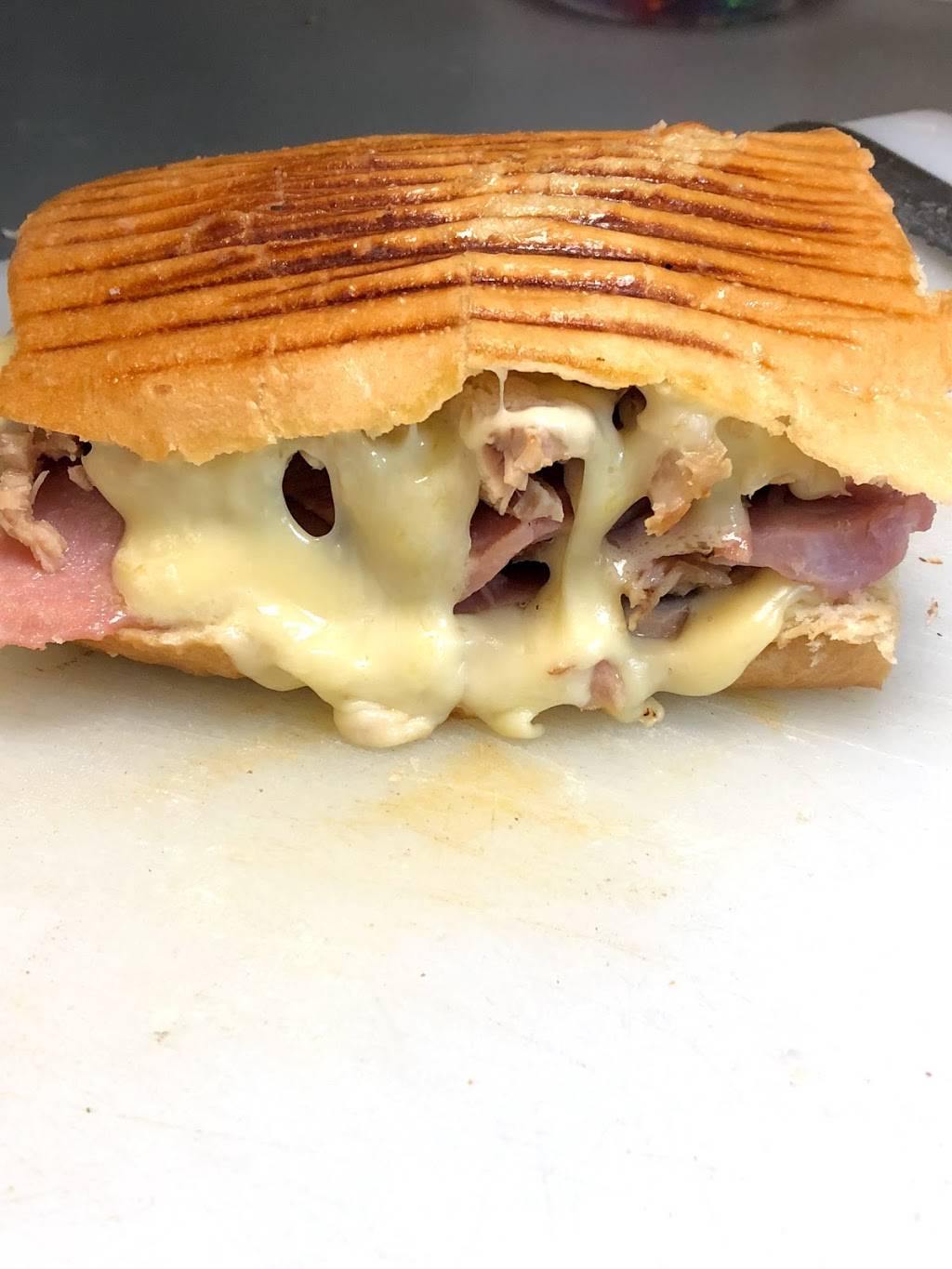 Fe La Cubana | restaurant | 5821 N 67th Ave #110, Glendale, AZ 85301, USA | 6235336912 OR +1 623-533-6912