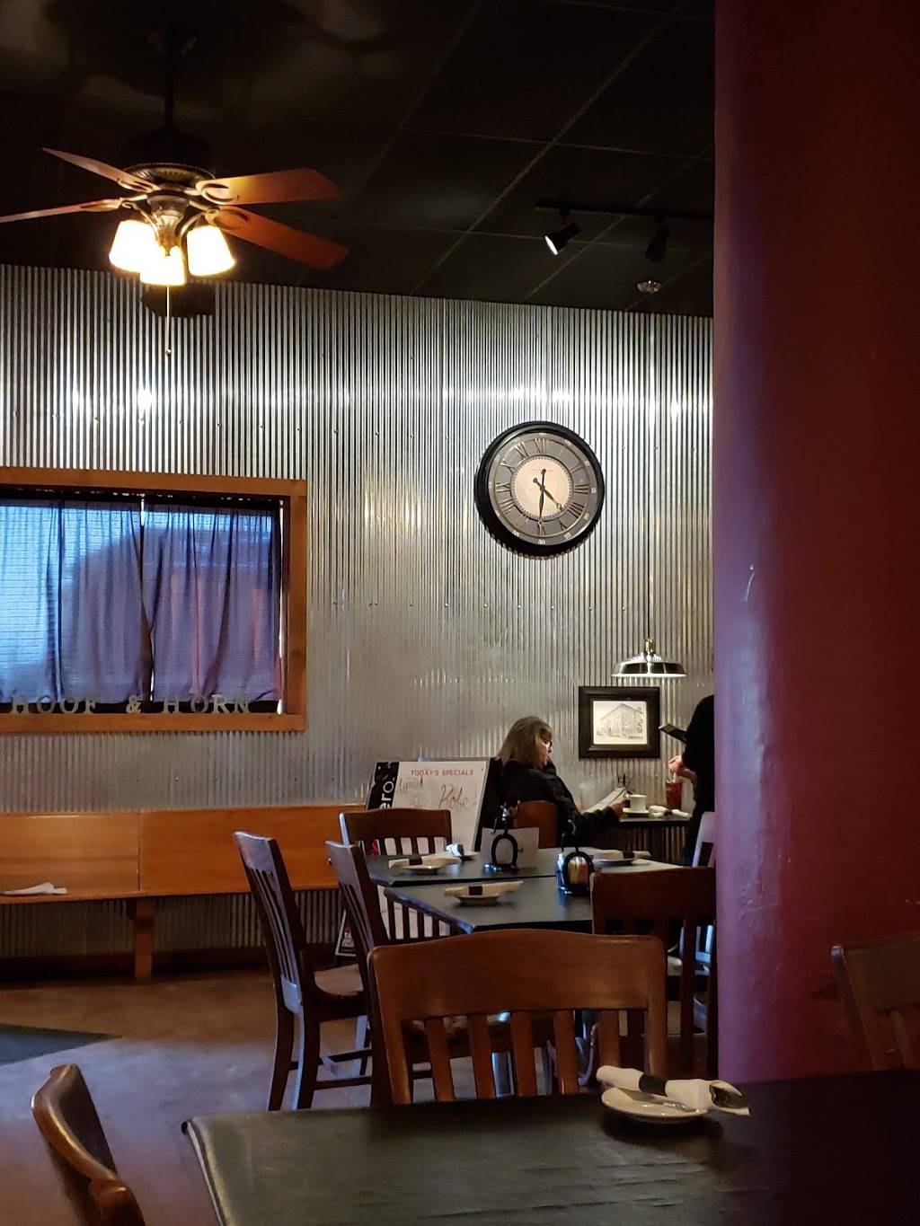 Hoof & Horn Steak House | restaurant | 429 Illinois Ave, St Joseph, MO 64504, USA | 8162380742 OR +1 816-238-0742