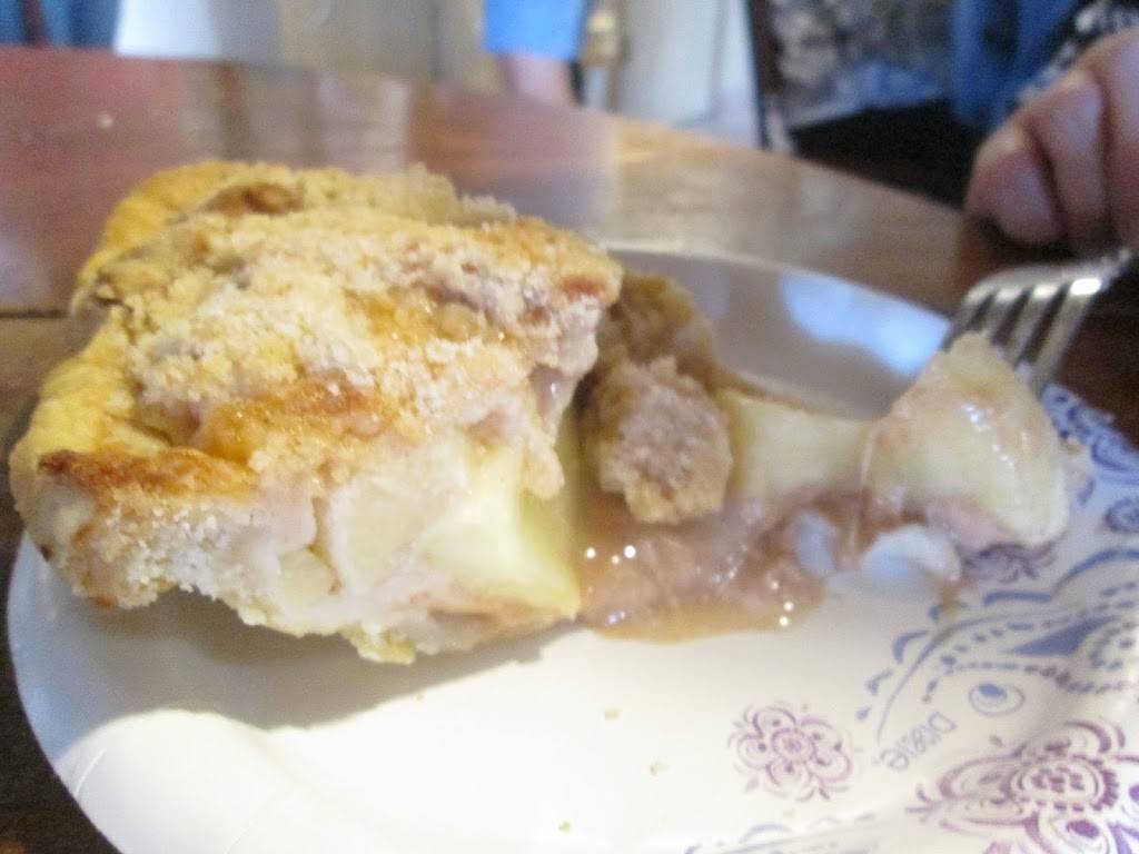 Filling Station | restaurant | 307 Bishop Hill St, Bishop Hill, IL 61419, USA | 3099273355 OR +1 309-927-3355