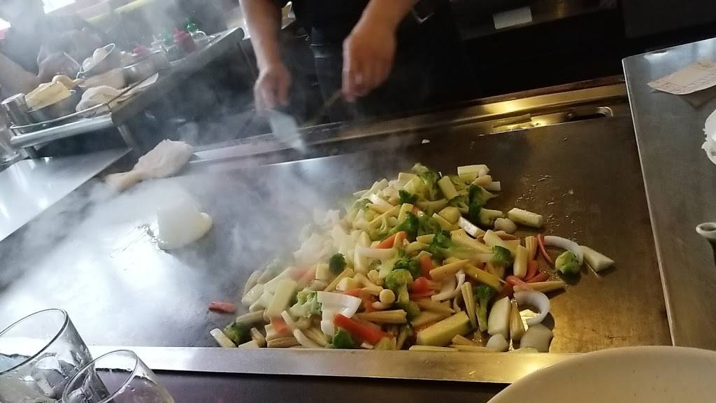 Momo Hibachi Steak House & Bar | restaurant | 1901 Emmons Ave, Brooklyn, NY 11235, USA | 7187698010 OR +1 718-769-8010