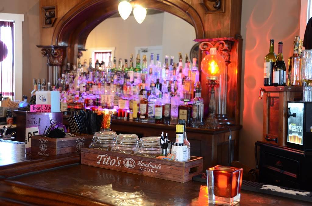 Pearl Street Taphouse | restaurant | 407 Pearl St, Jeffersonville, IN 47130, USA | 8122850890 OR +1 812-285-0890