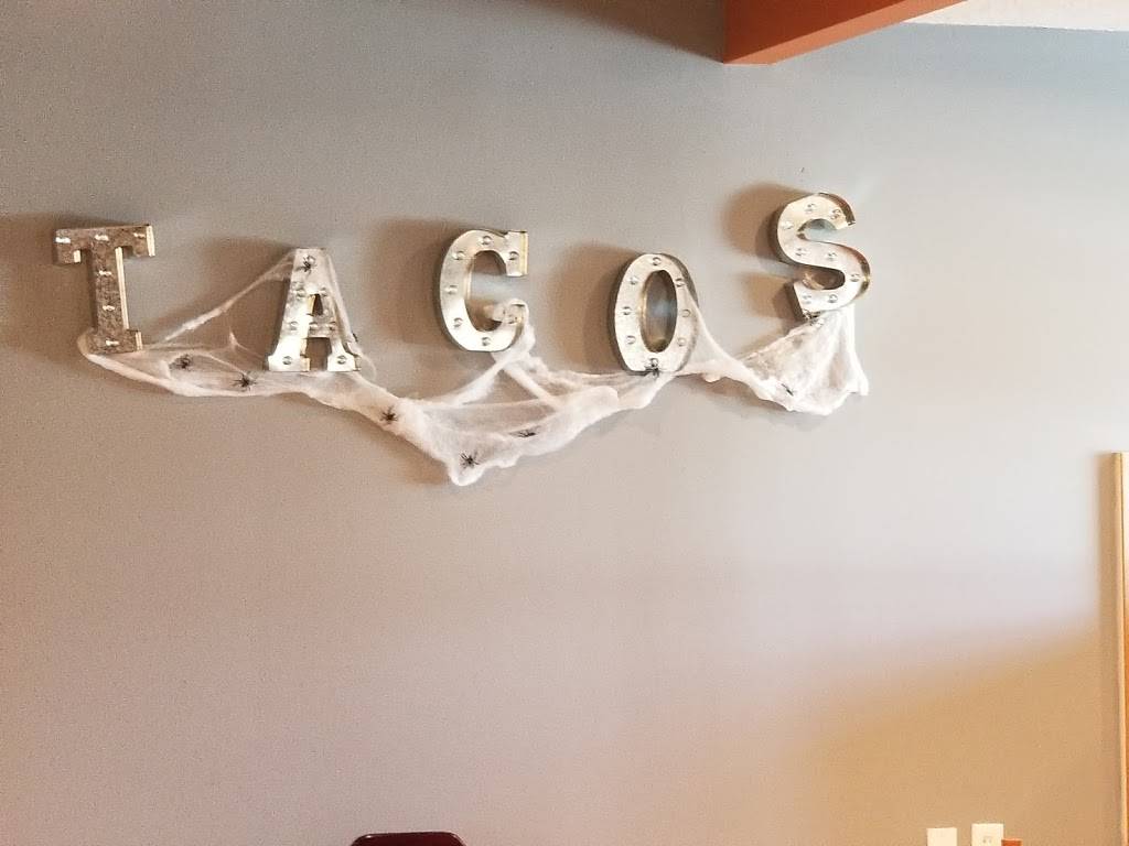 Red Luna Taco Factory | restaurant | 5960 US-61, White Bear Lake, MN 55110, USA | 6517887136 OR +1 651-788-7136