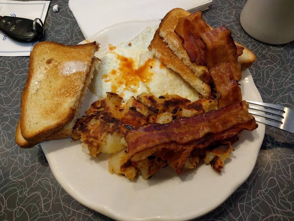 Glens Dinette | restaurant | 23 E Main St, Babylon, NY 11702, USA | 6316694700 OR +1 631-669-4700