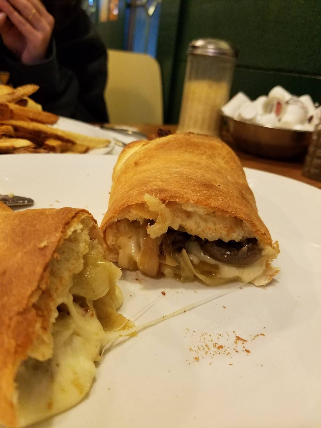 Scennas Family Restaurant | restaurant | 1901 N State St, Girard, OH 44420, USA | 3305458984 OR +1 330-545-8984