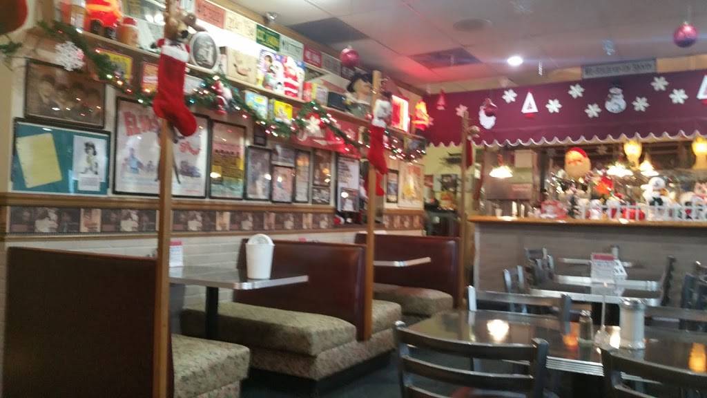 Lindys Chili & Gerties Ice Cream | restaurant | 100 W Commercial St, Morris, IL 60450, USA | 8159410352 OR +1 815-941-0352