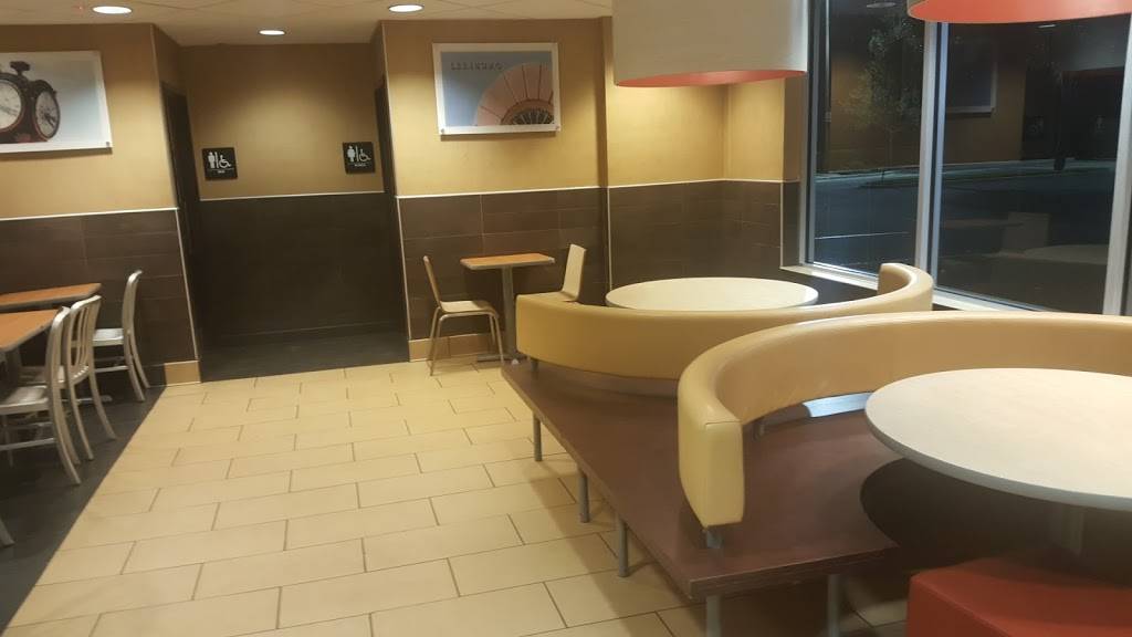 McDonalds | cafe | 1012 N 14th St, Leesburg, FL 34748, USA | 3527878991 OR +1 352-787-8991