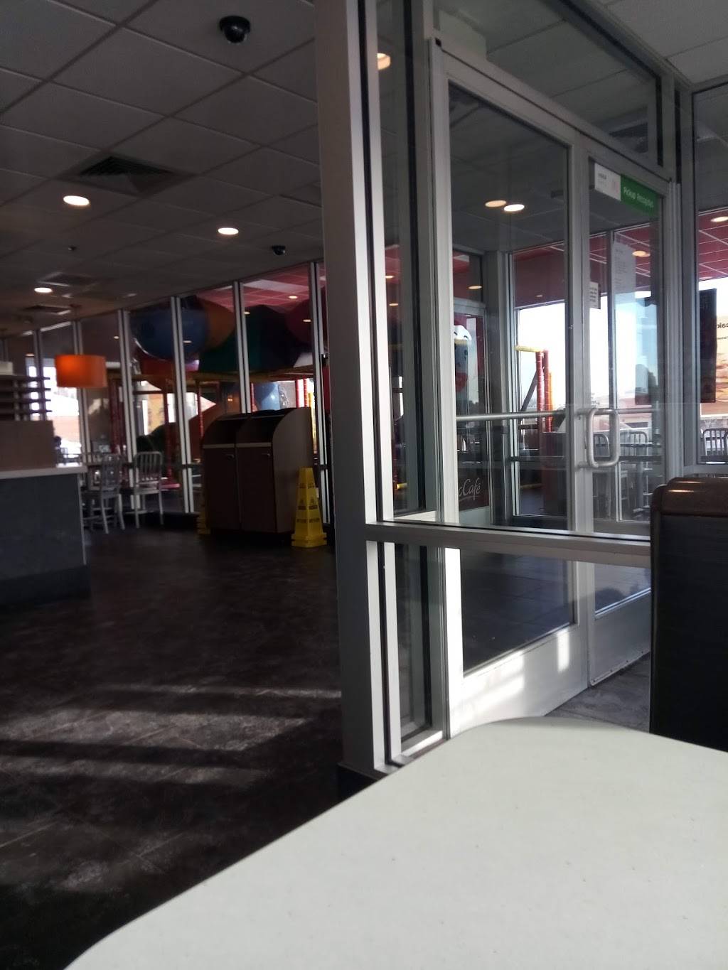 McDonalds | cafe | 2534 Albany Ave, West Hartford, CT 06107, USA | 8602368580 OR +1 860-236-8580