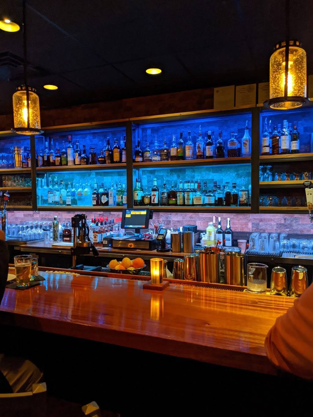 Coach House Bar & Grill | restaurant | 5103 Colley Ave, Norfolk, VA 23508, USA | 7574890389 OR +1 757-489-0389