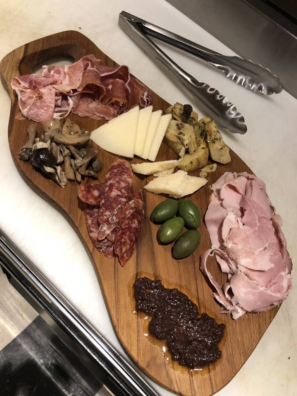 The Newboro | restaurant | 295 Richmond Rd, Ottawa, ON K1Z 6X4, Canada | 6136952676 OR +1 613-695-2676