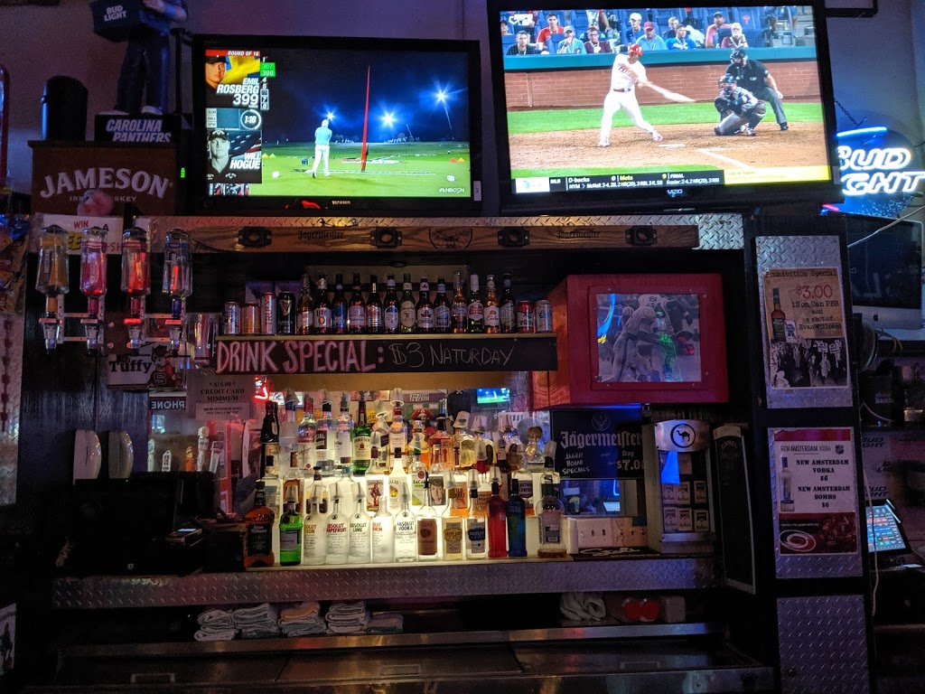 Lucky Bs | restaurant | 609 Tucker St, Raleigh, NC 27603, USA | 9198331310 OR +1 919-833-1310