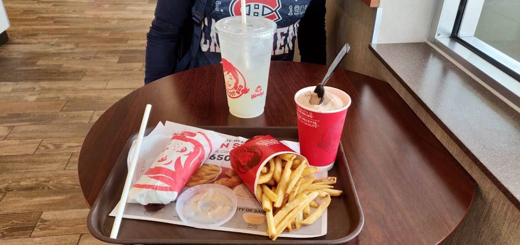 Wendys | restaurant | 1590 Huron Church Rd, Windsor, ON N9C 2L1, Canada | 5192544406 OR +1 519-254-4406