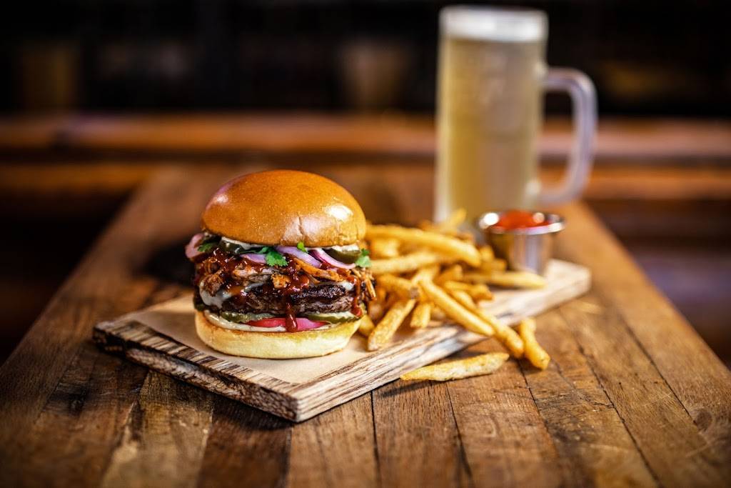 Twin Peaks Restaurant | restaurant | 8310 E 21st St N, Wichita, KS 67206, USA | 3164405533 OR +1 316-440-5533