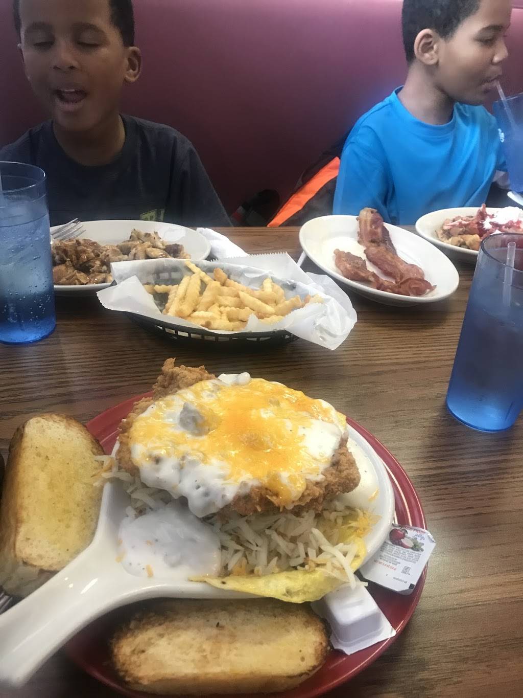 Mamas Place | restaurant | 600 N Wayne St, Angola, IN 46703, USA | 2603194297 OR +1 260-319-4297