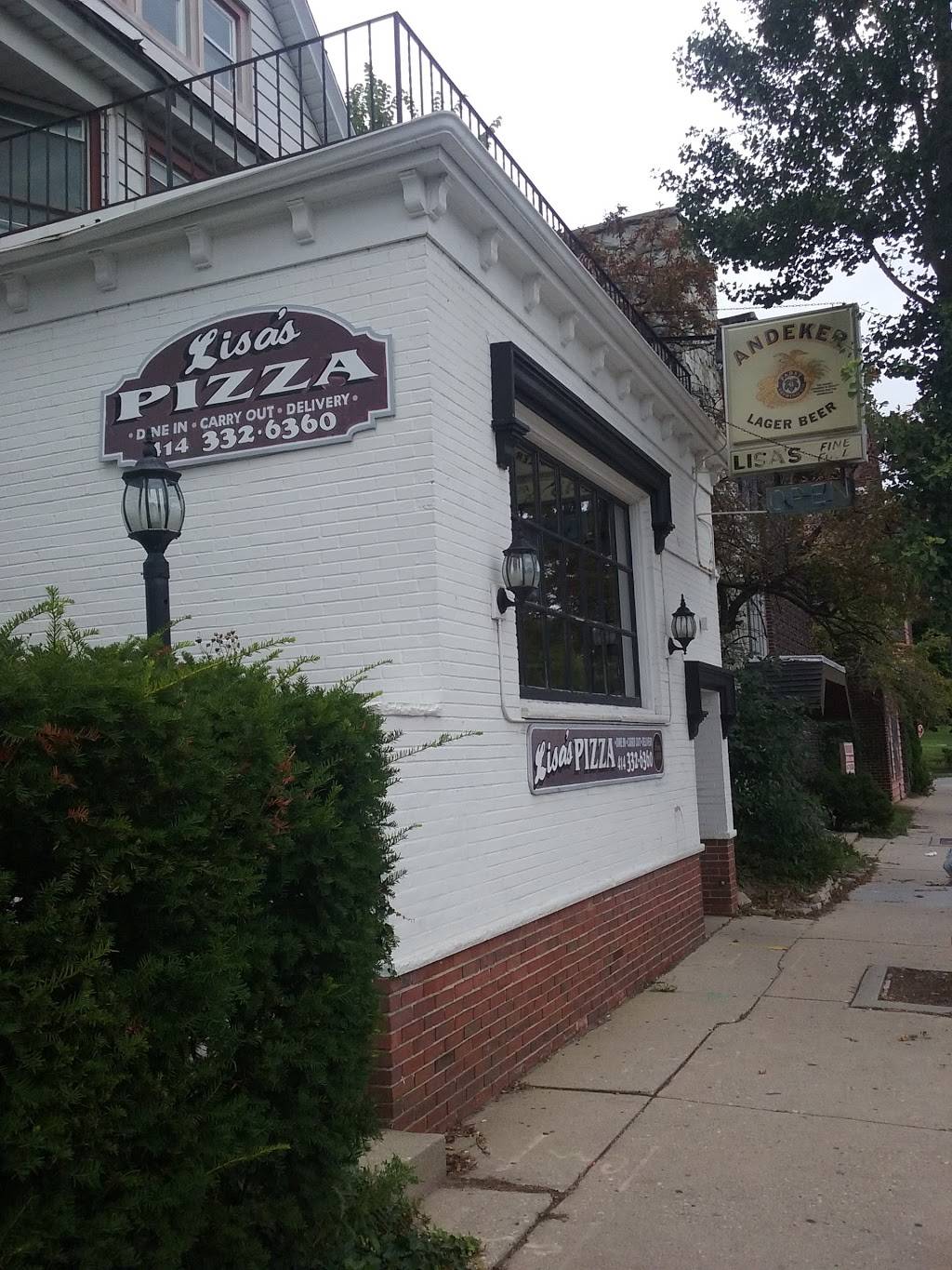 Lisas Pizzeria | restaurant | 2961 N Oakland Ave, Milwaukee, WI 53211, USA | 4143326360 OR +1 414-332-6360
