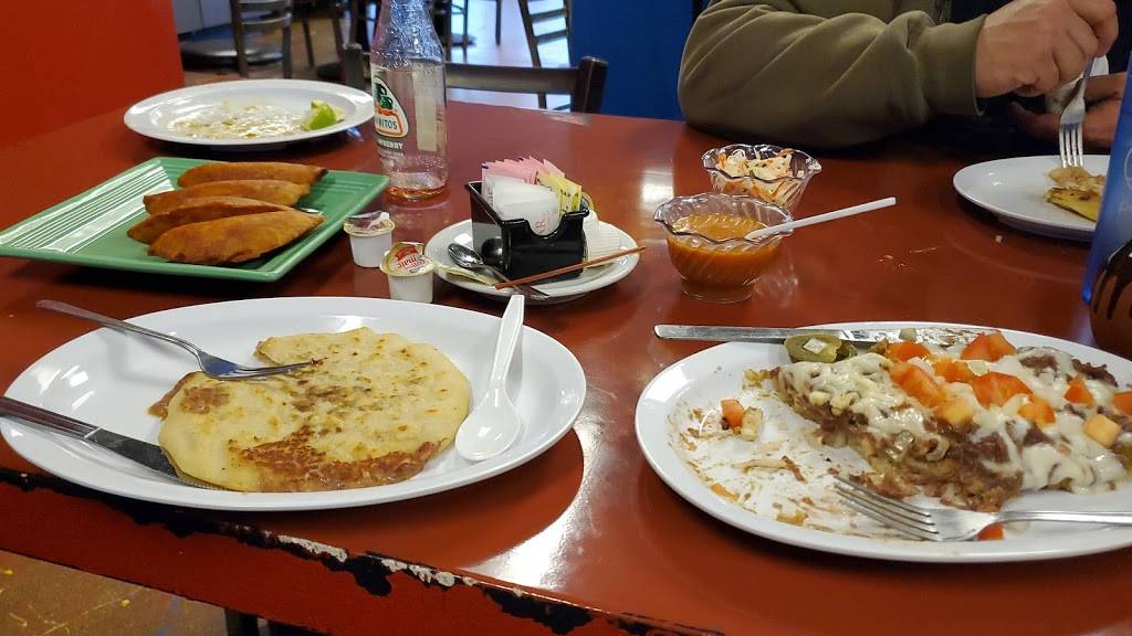 Pupusas Y Tacos Los Reyes | restaurant | 10101 E Hampden Ave #108, Denver, CO 80231, USA | 3035374922 OR +1 303-537-4922