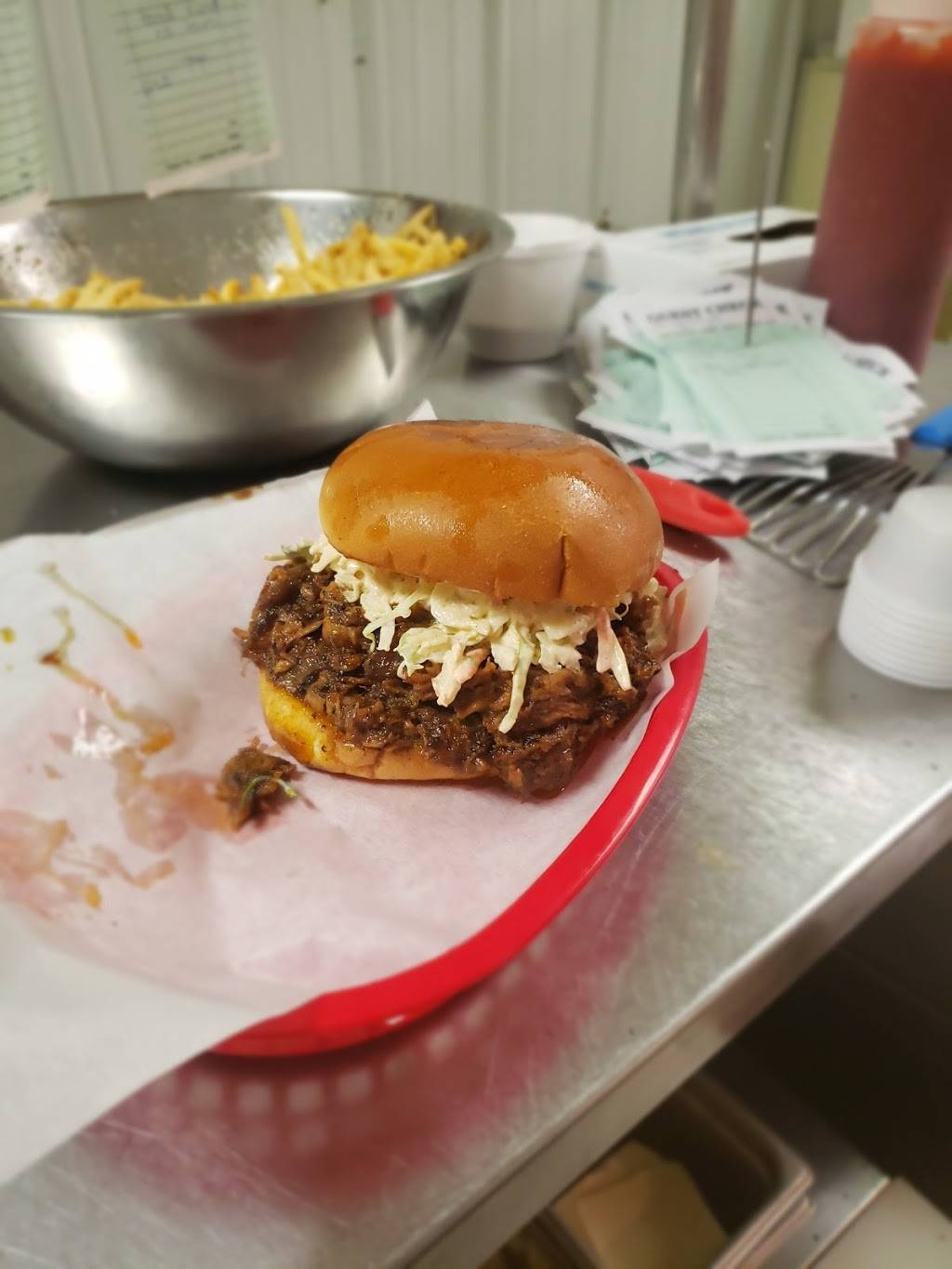 The House: Downtown Grill | restaurant | 105 S Brewer St, Paris, TN 38242, USA | 7319244111 OR +1 731-924-4111