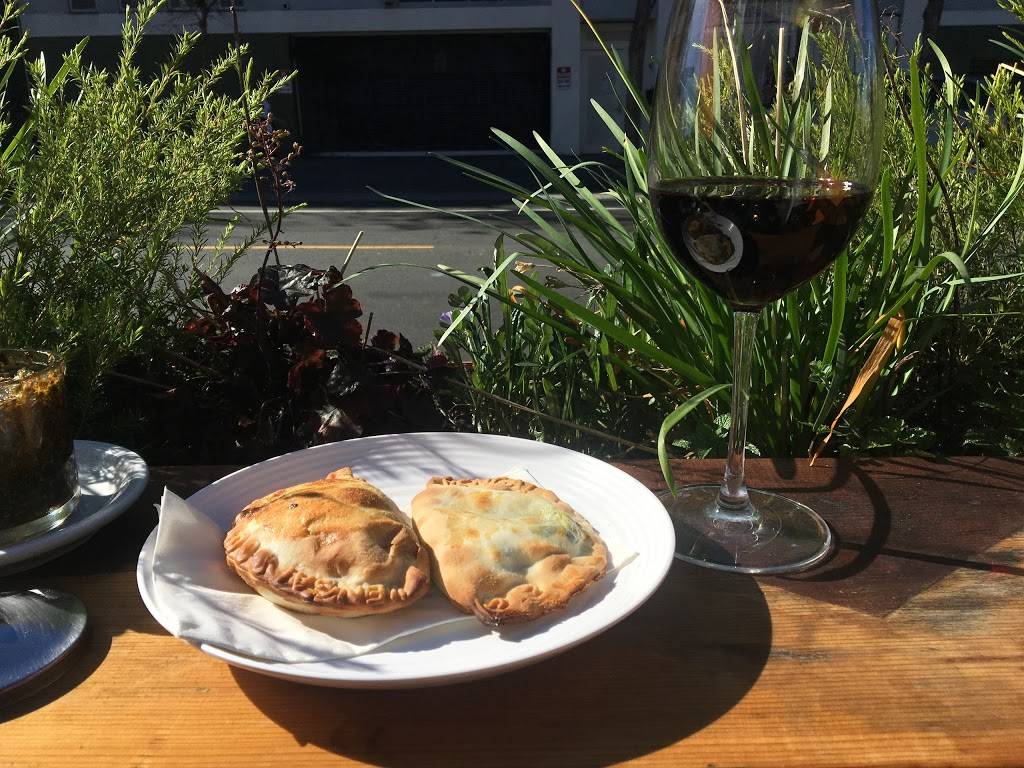 Venga Empanadas | restaurant | 443 Valencia St, San Francisco, CA 94103, USA | 4155525895 OR +1 415-552-5895