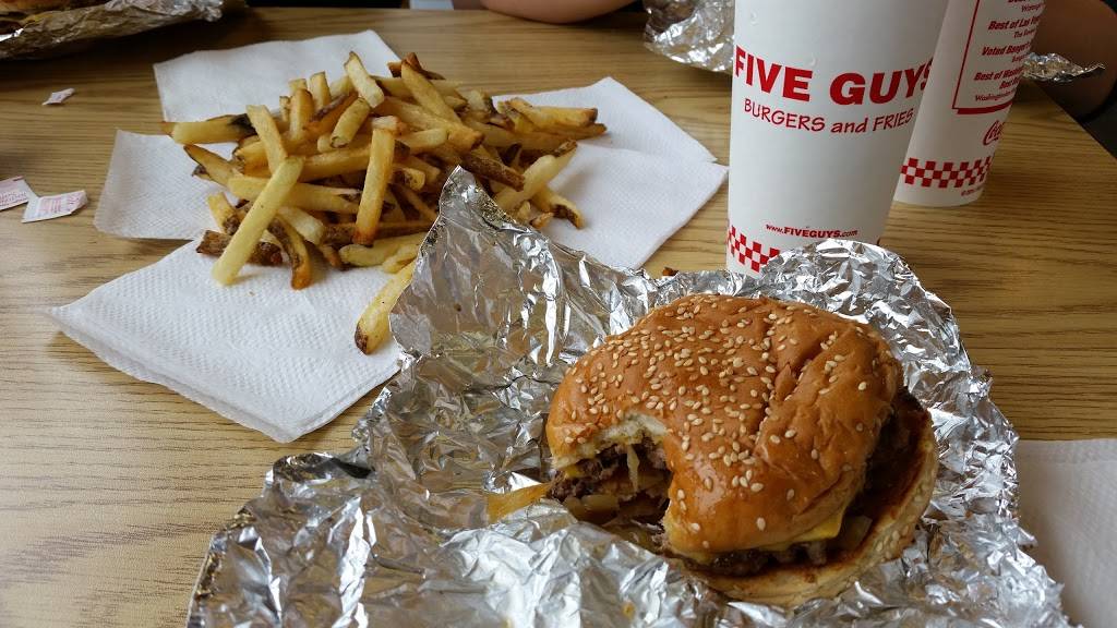 Five Guys | meal takeaway | 2007 S Promenade Blvd, Rogers, AR 72758, USA | 4796215600 OR +1 479-621-5600
