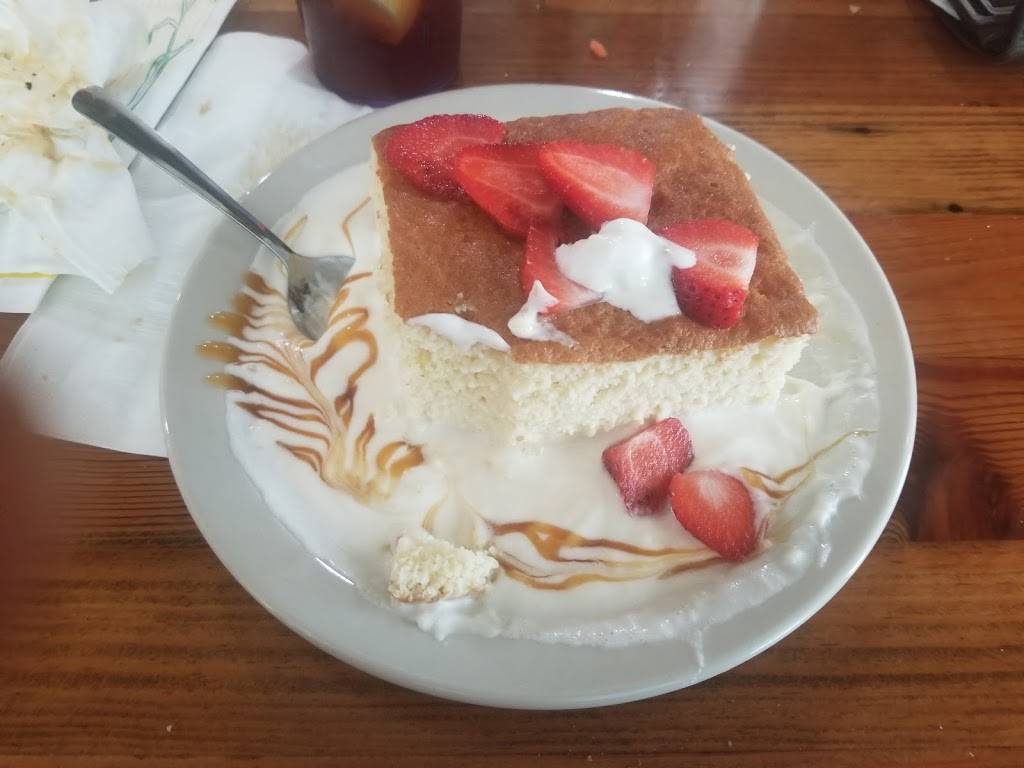 Chuys | restaurant | Service Rd, 9700 N Fwy, Fort Worth, TX 76177, USA | 8177416090 OR +1 817-741-6090