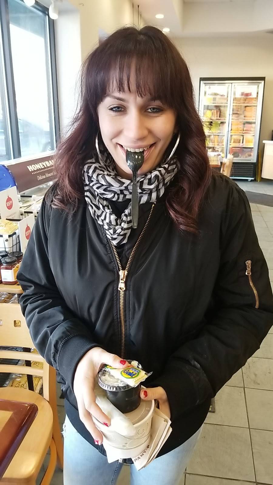 The Honey Baked Ham Company | meal takeaway | 14136 Pearl Rd, Strongsville, OH 44136, USA | 4408464400 OR +1 440-846-4400