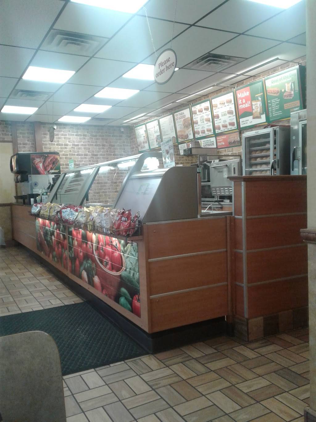 Subway | restaurant | 1401 N Walnut St, Hartford City, IN 47348, USA | 7653485663 OR +1 765-348-5663