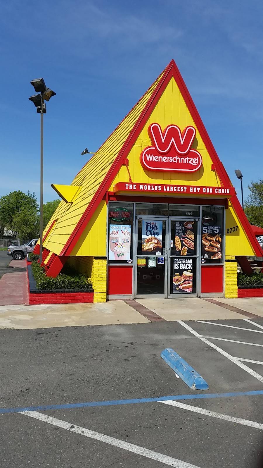 Wienerschnitzel | restaurant | 2737 Arden Way, Sacramento, CA 95825, USA | 9164888586 OR +1 916-488-8586