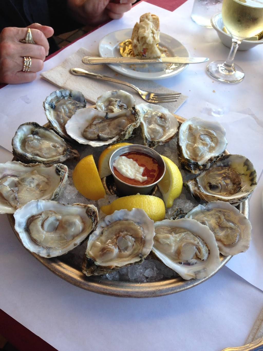 The Grotto San Francisco | restaurant | 2847 Taylor St, San Francisco, CA 94133, USA | 4156737025 OR +1 415-673-7025