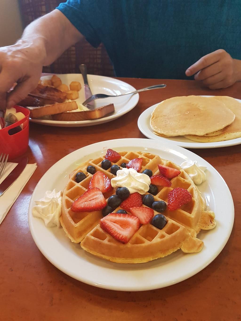 Angels Diner | restaurant | 395 Ontario St, St. Catharines, ON L2N 4M8, Canada | 9059389807 OR +1 905-938-9807