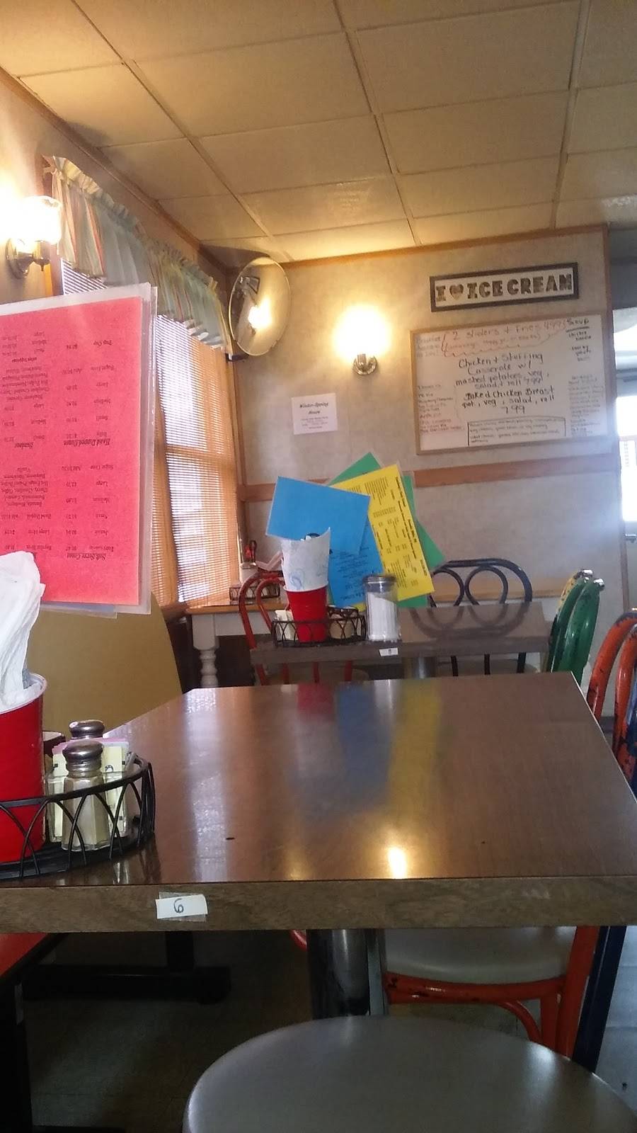 Cambergs Cozy Corner | restaurant | 401 Sarah St, Osceola Mills, PA 16666, USA | 8143396678 OR +1 814-339-6678